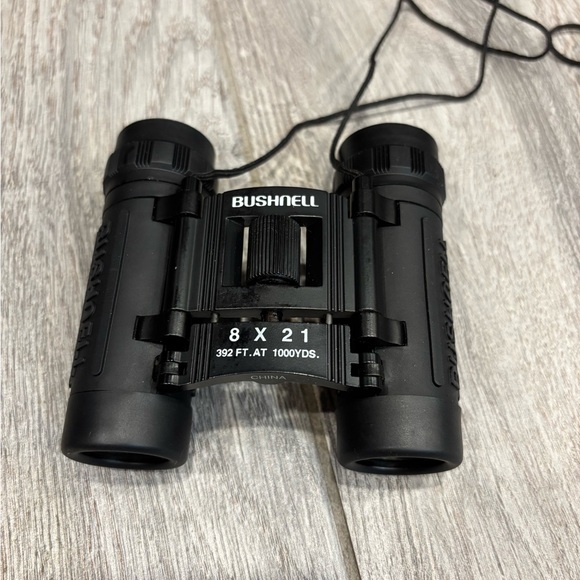 Bushnell 8 x 21 Binoculars with Case - Picture 2 of 6